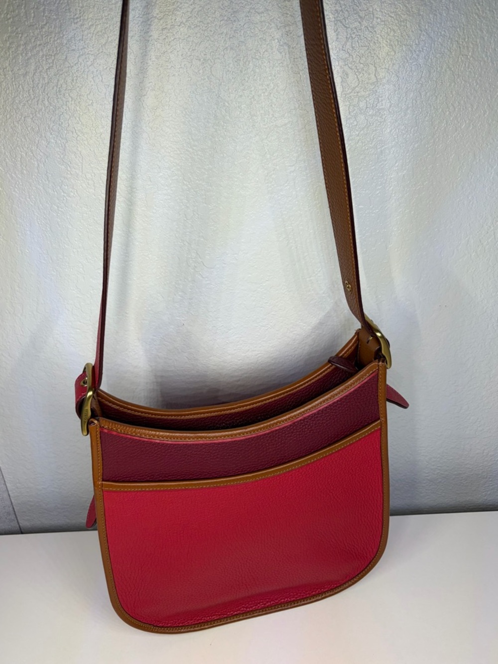 Coach Emery Crossbody In Colorblock Brass Red Apple
Glovetanned Leather! NWOT - Picture 10 of 12